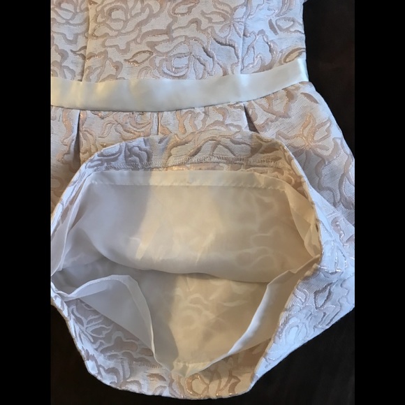 🌸Beautiful Dress 🌸 - Picture 3 of 4